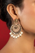 Load image into Gallery viewer, Kundan Chaandbaali - Gold Earrings