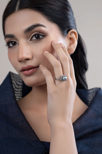 Pearl Gallery - Grey Ring
