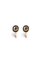 Load image into Gallery viewer, Meena Pearl Centre Studs - Black Studs