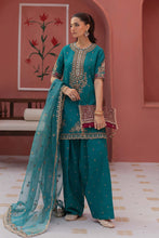 Load image into Gallery viewer, Spray Embroidered Raw Silk Suit for Women - Green