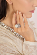 Load image into Gallery viewer, Pearl Crown - White Ring